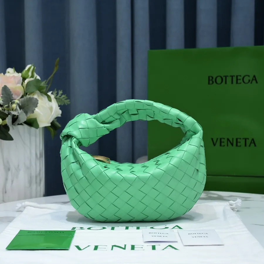 The latest color (spring green)